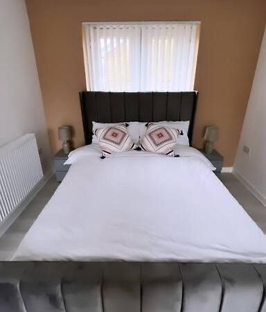 3 Stories, 5 Bedroom House In Prime Location With Balcony And Shared Garden Liverpool Dış mekan fotoğraf
