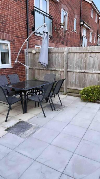 3 Stories, 5 Bedroom House In Prime Location With Balcony And Shared Garden Liverpool Dış mekan fotoğraf