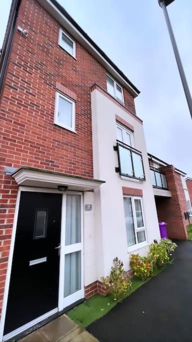 3 Stories, 5 Bedroom House In Prime Location With Balcony And Shared Garden Liverpool Dış mekan fotoğraf
