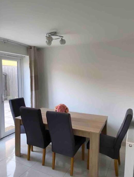 3 Stories, 5 Bedroom House In Prime Location With Balcony And Shared Garden Liverpool Dış mekan fotoğraf
