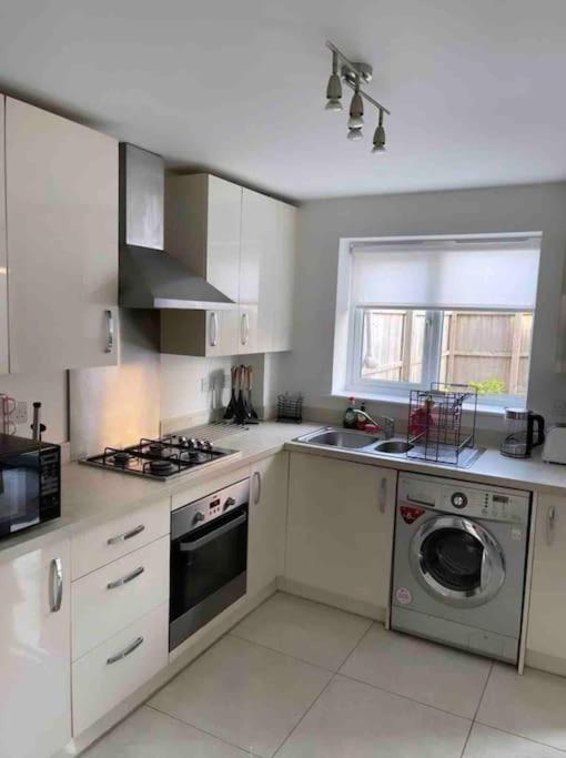 3 Stories, 5 Bedroom House In Prime Location With Balcony And Shared Garden Liverpool Dış mekan fotoğraf