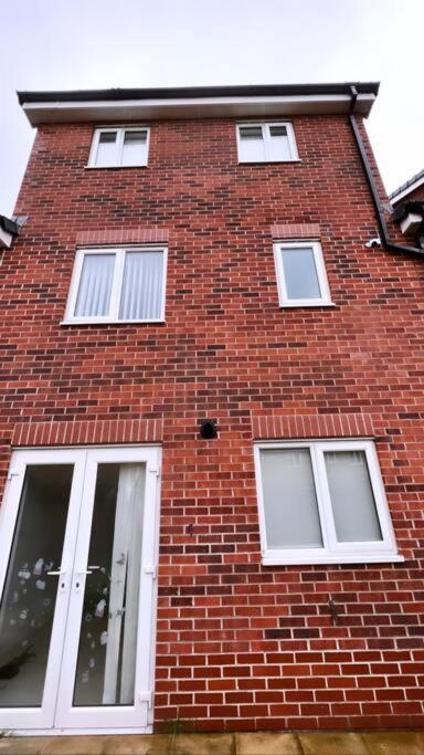 3 Stories, 5 Bedroom House In Prime Location With Balcony And Shared Garden Liverpool Dış mekan fotoğraf