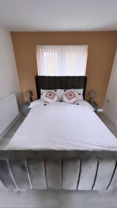 3 Stories, 5 Bedroom House In Prime Location With Balcony And Shared Garden Liverpool Dış mekan fotoğraf